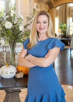 closet factory employee amber