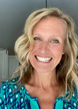 closet factory employee Alyson