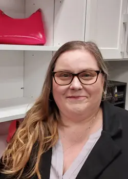 Amie-Dischert headshot