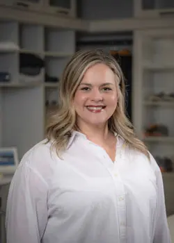 Veronica-Leone headshot