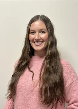 Carly-Robertson headshot