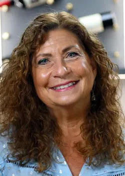 closet factory employee CarolCarruth-headshot