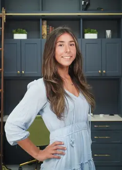 closet factory employee Gabrielle-Louvat