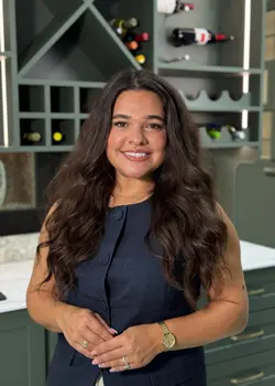 closet factory employee Hannah-Mahoney