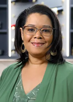 Closet Factory Employee JacintaFeatherston-headshot