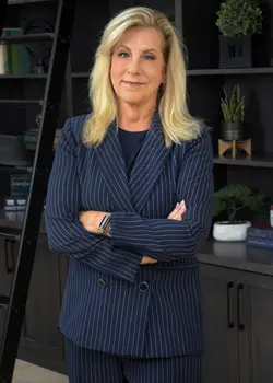 closet factory employee Design Consultant