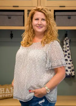 closet factory employee lauren