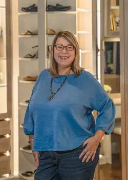 closet factory employee Leane