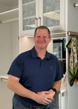 Closet factory employee Mark-Villazon