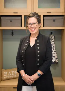 closet factory employee sophia