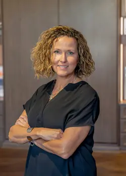 closet factory employee