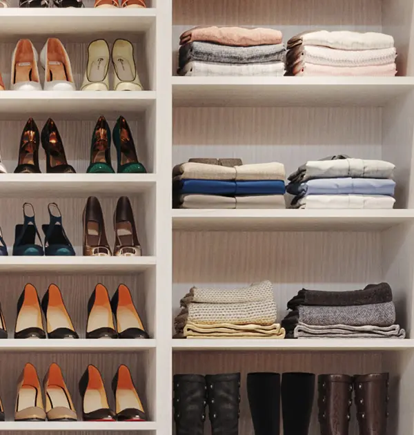 Display shoe shelving with woodgrain melamine system