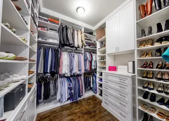 closet walkin in white