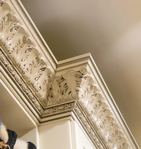 Acanthus crown molding