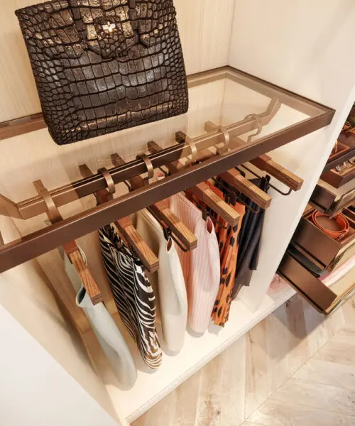 picture of a scarf hanger
