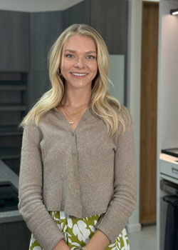 closet factory employee larra b