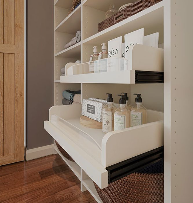 Pull-out shelves with curved Lucite face